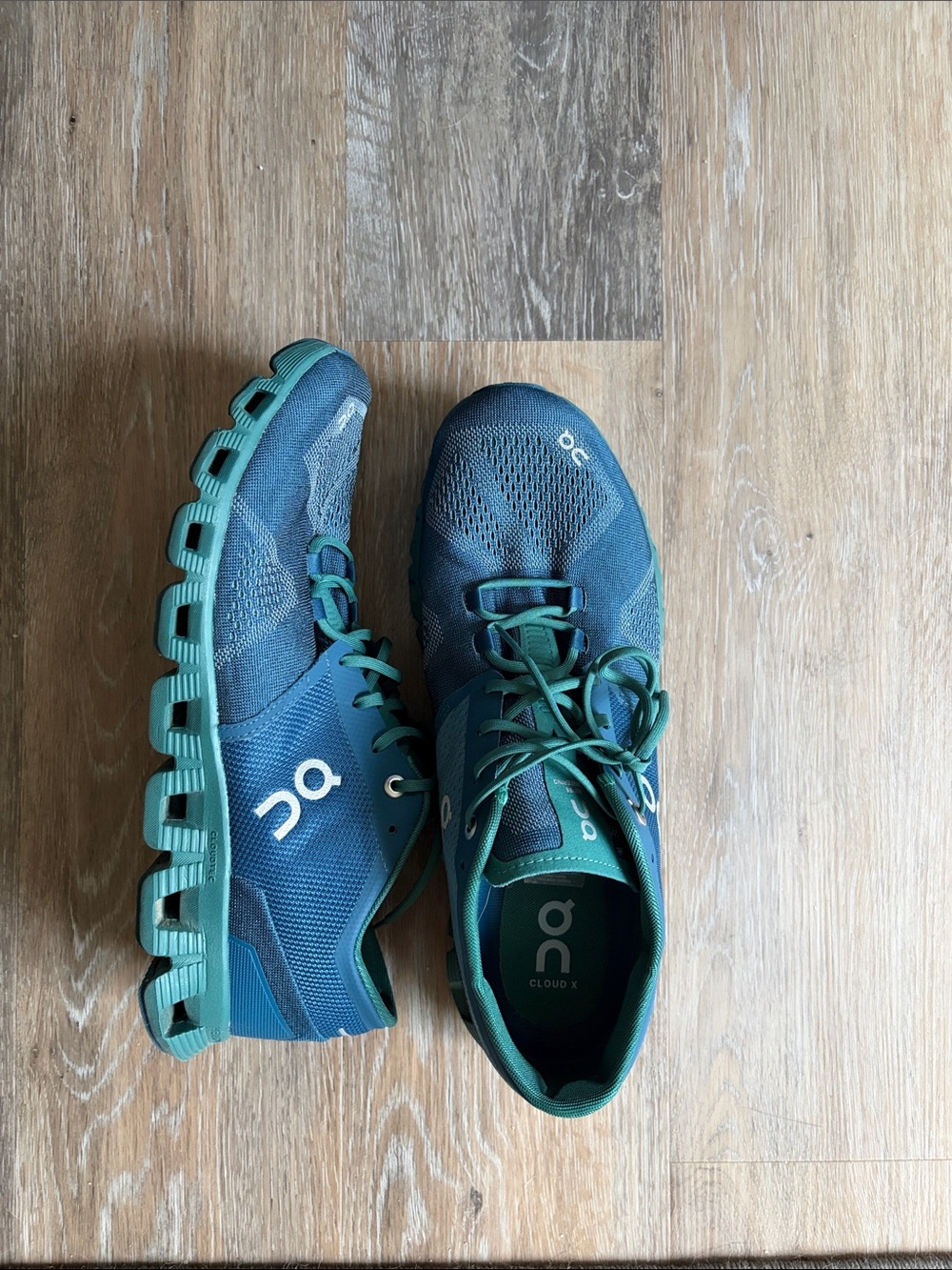 On Running Shoes - Picture 1 of 3